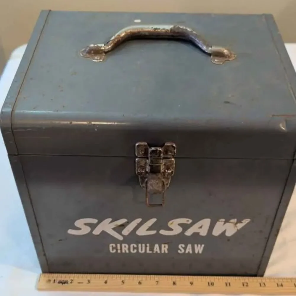 Vintage Skilsaw Metal Carrying Case Tool Box Empty with Blade Insert Cradle Vtg
